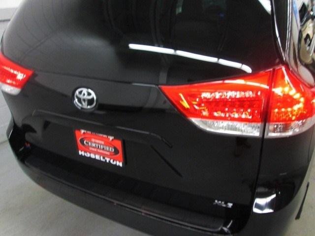 Toyota Sienna 2011 photo 5