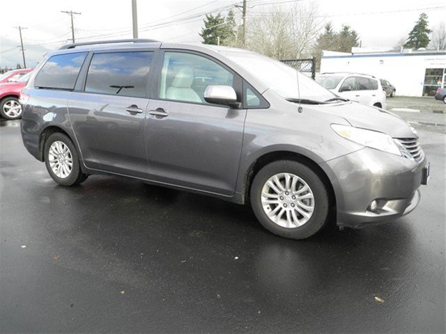 Toyota Sienna 2011 photo 5