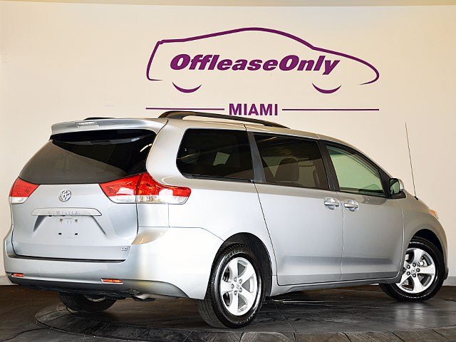 Toyota Sienna 2011 photo 5