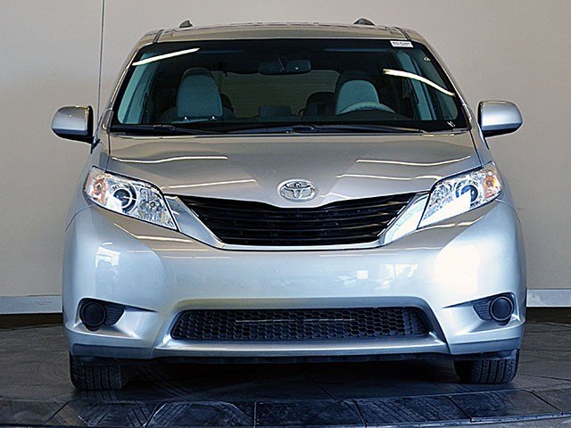 Toyota Sienna 2011 photo 1