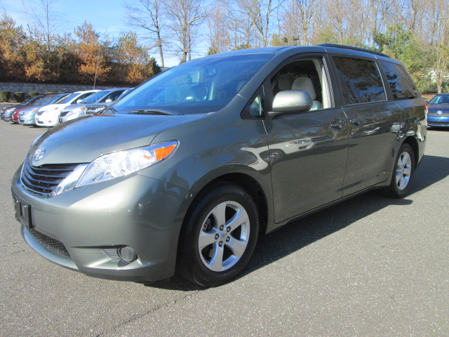 Toyota Sienna SLE --z71 Pkg Unspecified