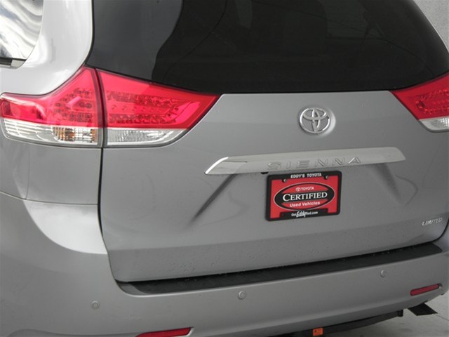 Toyota Sienna 2011 photo 5