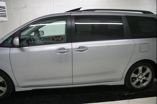 Toyota Sienna 2011 photo 3