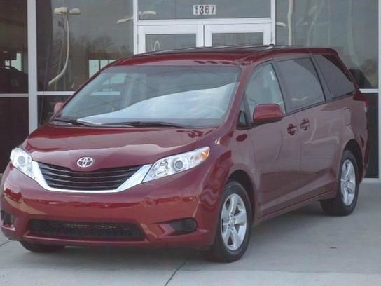 Toyota Sienna Base MiniVan