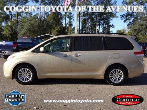 Toyota Sienna 2011 photo 2