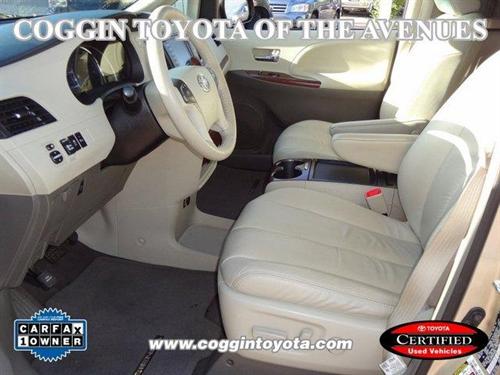 Toyota Sienna 2011 photo 3