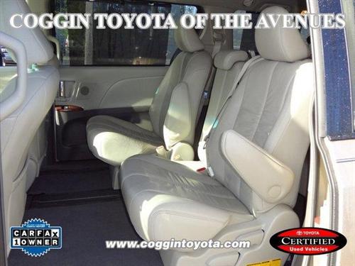 Toyota Sienna 2011 photo 4