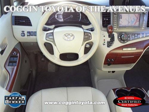 Toyota Sienna 2011 photo 5
