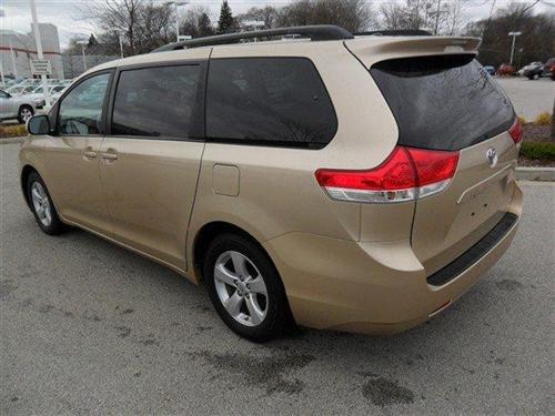 Toyota Sienna 2011 photo 1