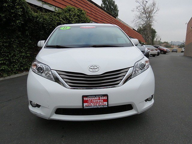 Toyota Sienna 2011 photo 5