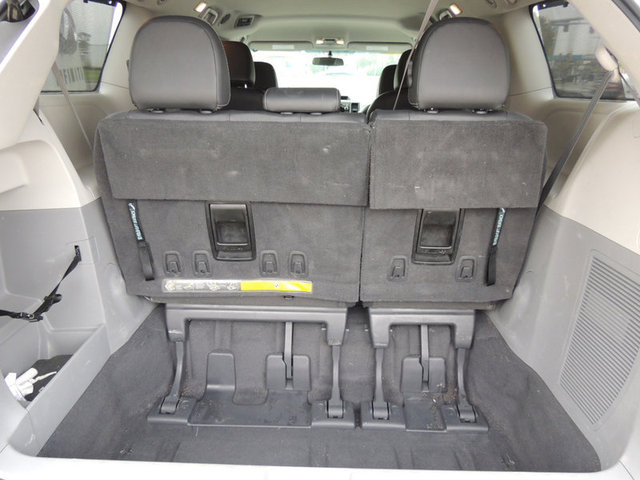 Toyota Sienna 2011 photo 5