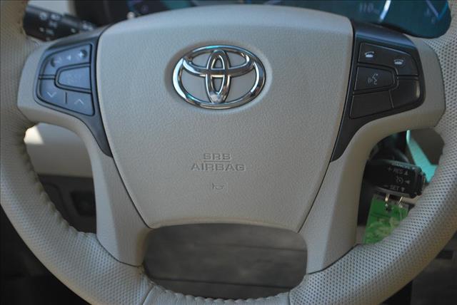 Toyota Sienna 2011 photo 3