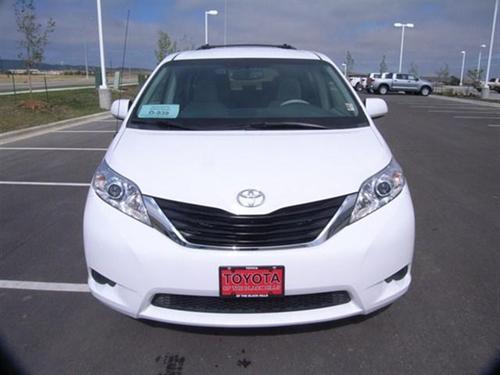 Toyota Sienna 2011 photo 1