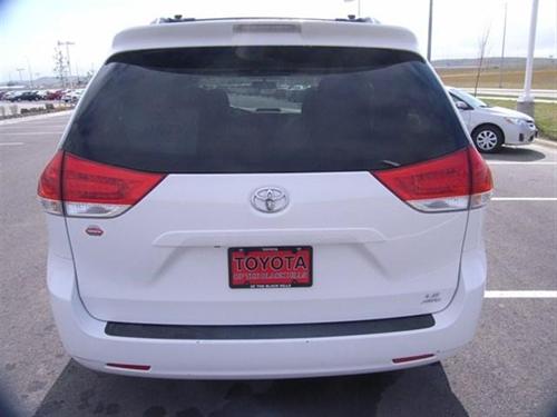 Toyota Sienna 2011 photo 5