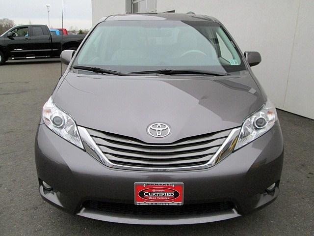 Toyota Sienna 2011 photo 1