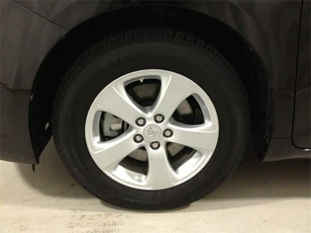 Toyota Sienna 2011 photo 4
