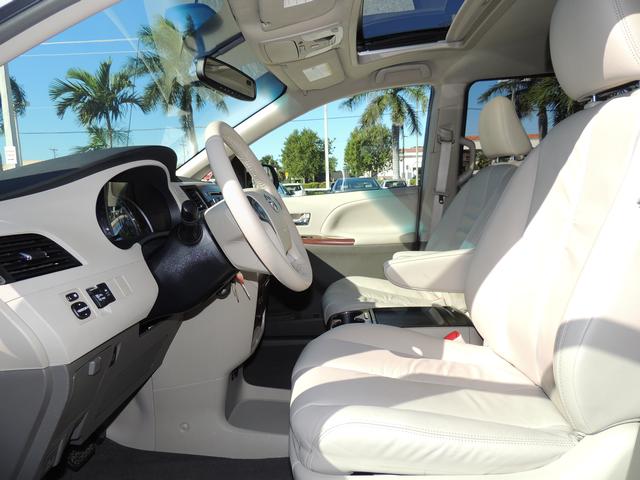 Toyota Sienna 2011 photo 4