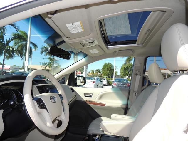 Toyota Sienna 2011 photo 5