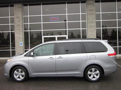 Toyota Sienna 2011 photo 1