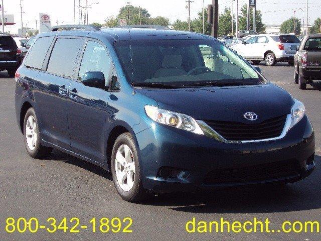 Toyota Sienna 2011 photo 1