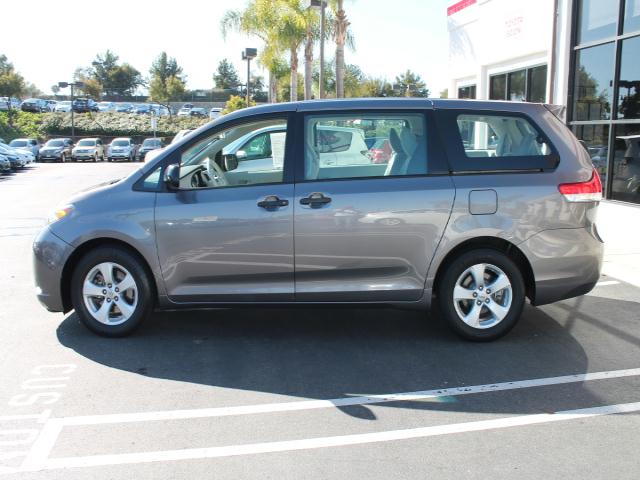 Toyota Sienna 2011 photo 5