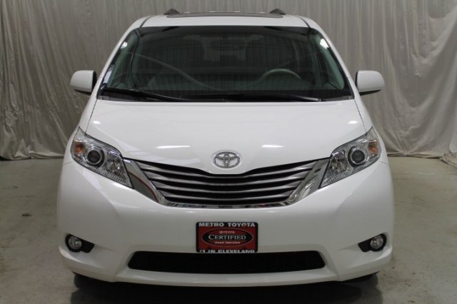 Toyota Sienna 2011 photo 4