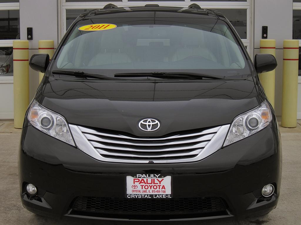 Toyota Sienna 2011 photo 2
