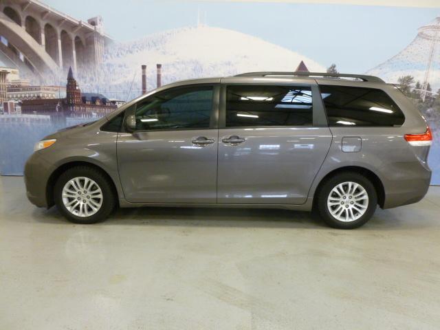 Toyota Sienna 2011 photo 5