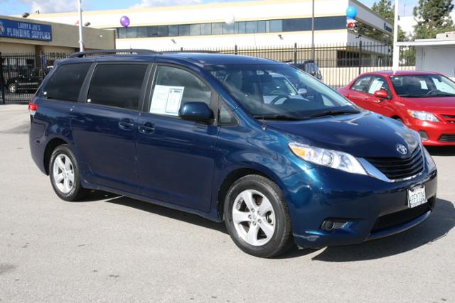 Toyota Sienna SLE --z71 Pkg Unspecified