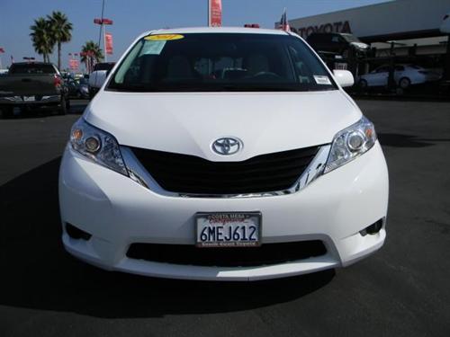 Toyota Sienna 2011 photo 1