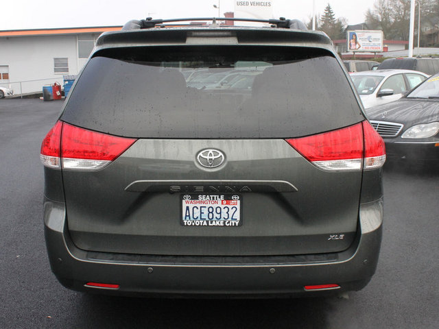 Toyota Sienna 2011 photo 5