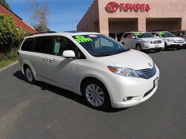 Toyota Sienna 2011 photo 5