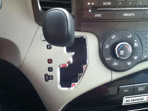 Toyota Sienna 2011 photo 3