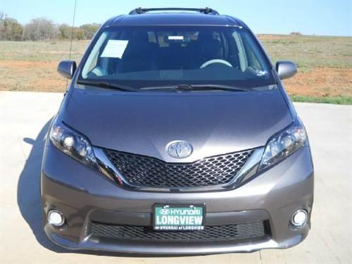 Toyota Sienna 2011 photo 1