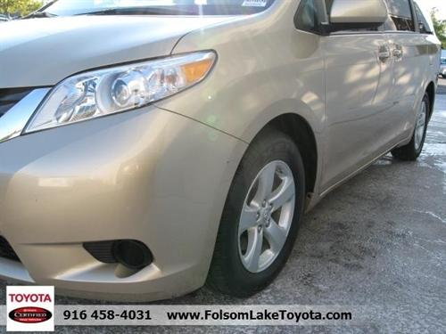 Toyota Sienna 2011 photo 1