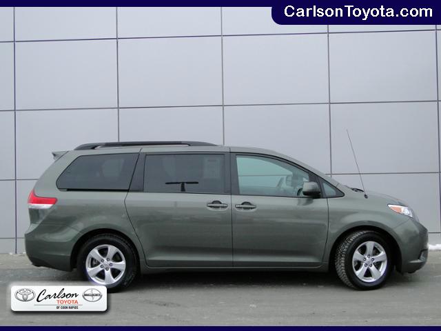 Toyota Sienna 2011 photo 1