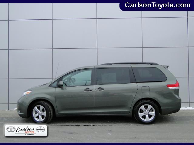 Toyota Sienna 2011 photo 5