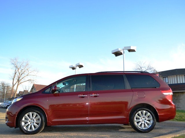 Toyota Sienna 2011 photo 1