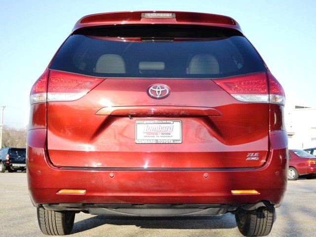 Toyota Sienna 2011 photo 3