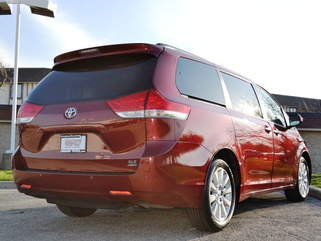 Toyota Sienna 2011 photo 4