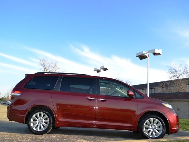 Toyota Sienna 2011 photo 5