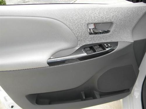 Toyota Sienna 2011 photo 1