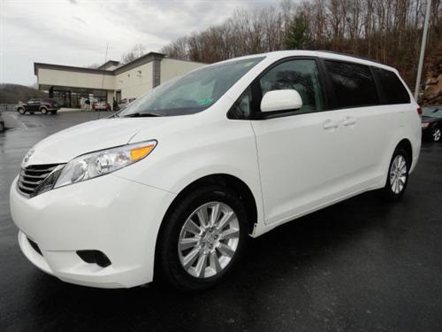 Toyota Sienna 2011 photo 5