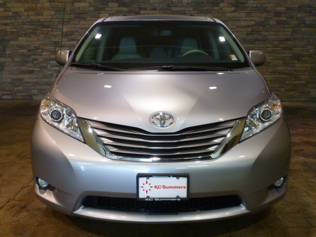 Toyota Sienna 2011 photo 1
