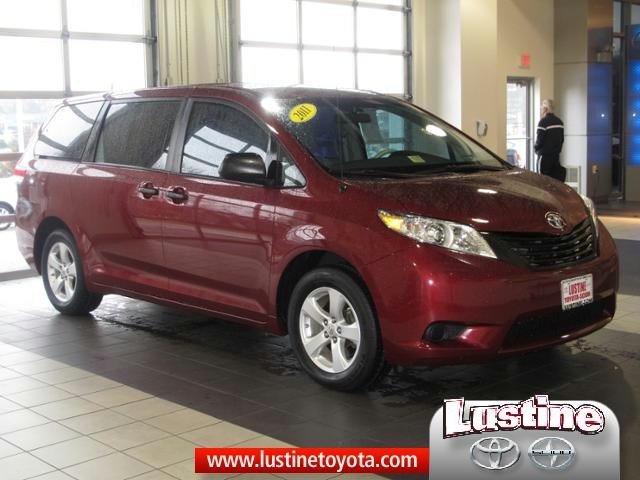 Toyota Sienna 2011 photo 2
