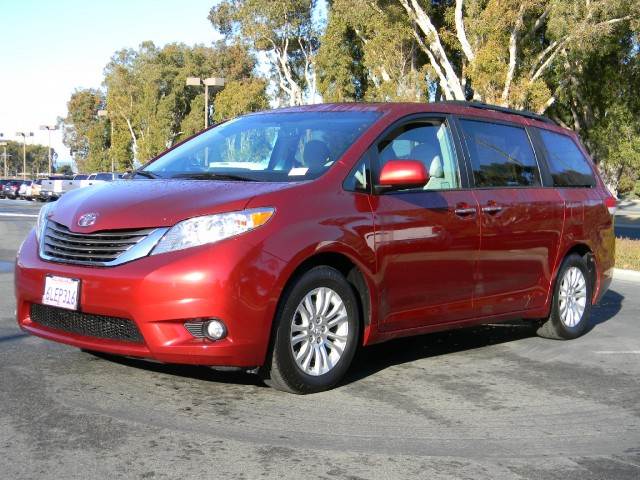 Toyota Sienna SLE --z71 Pkg Unspecified