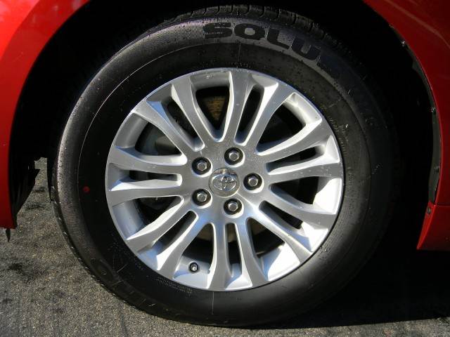 Toyota Sienna 2011 photo 5