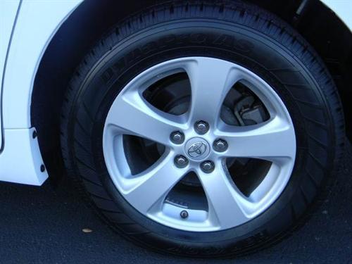 Toyota Sienna 2011 photo 2