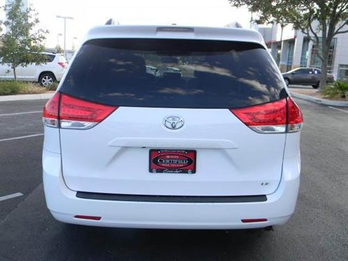 Toyota Sienna 2011 photo 3