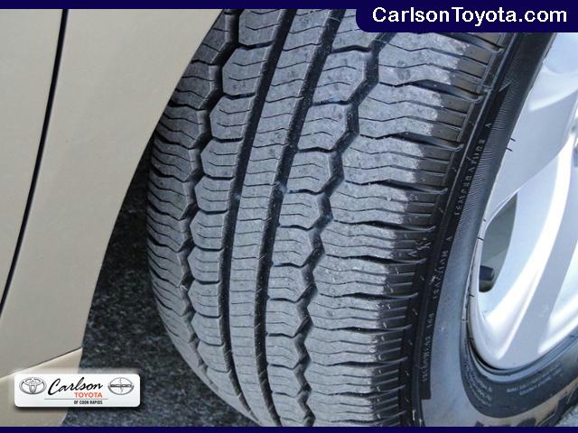 Toyota Sienna 2011 photo 3